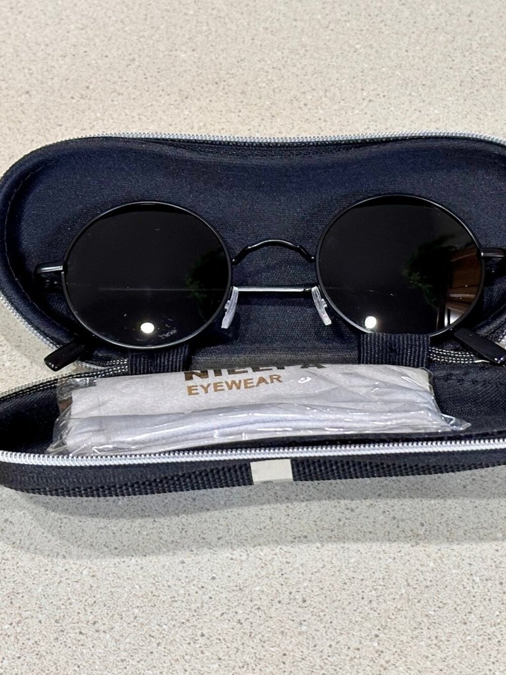 Round Black Sunglasses Retro Style w/ Case